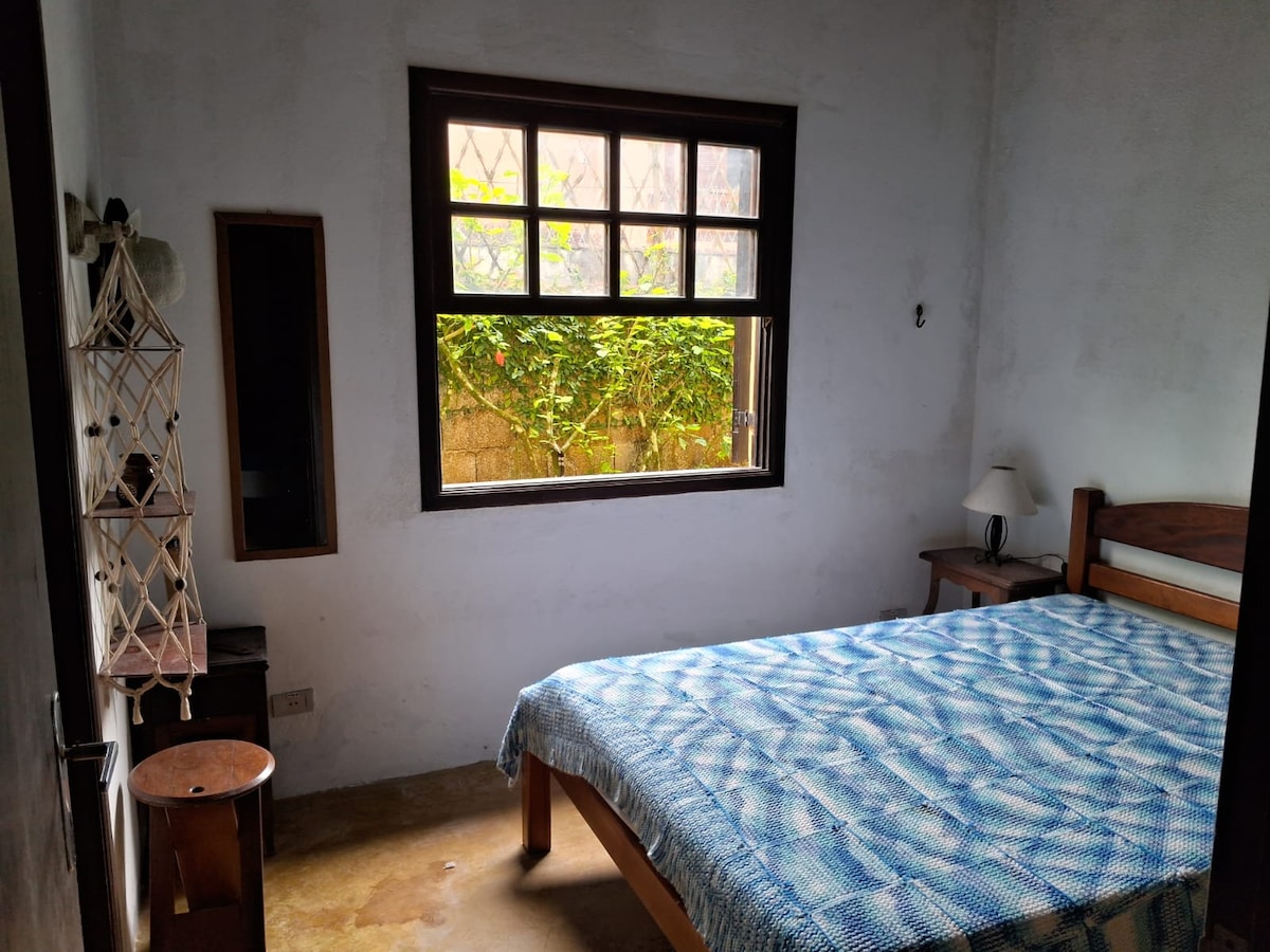 Suite 1, con 1 cama doble.