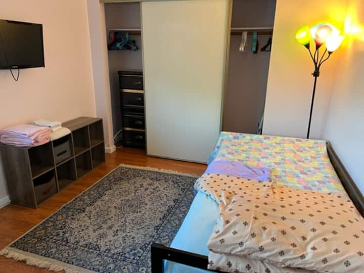 Საწოლი შეიძლება გაფართოვდეს Queen-ის ზომამდე.  