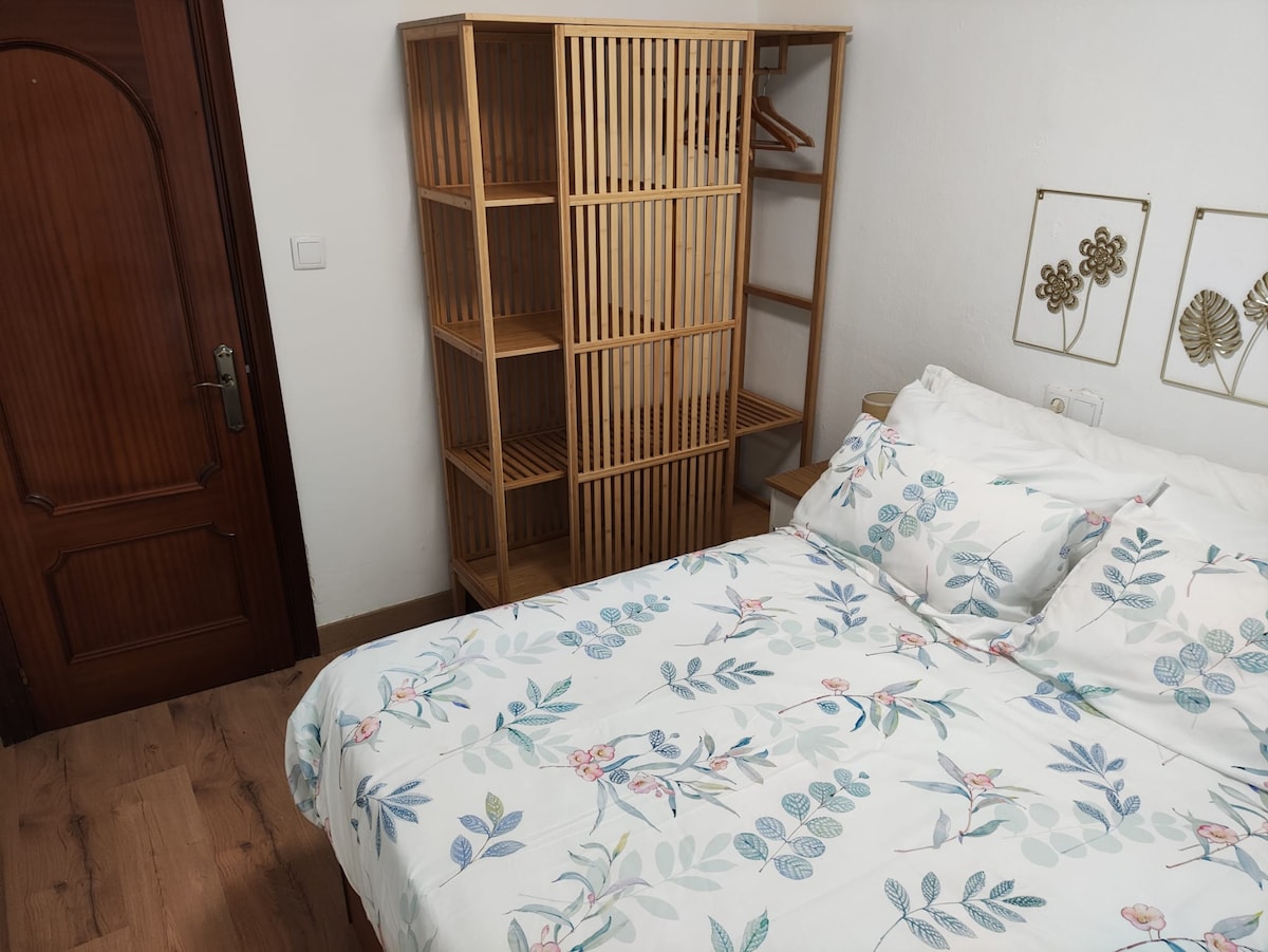 CHUMBA 1 CHA KULALA KITANDA CHA WATU WAWILI