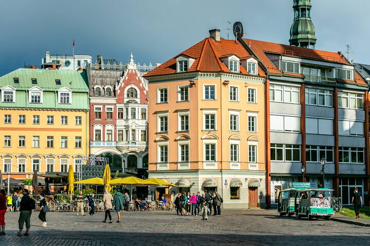 Unique Dome Square House w/ three apartments gallery image 2