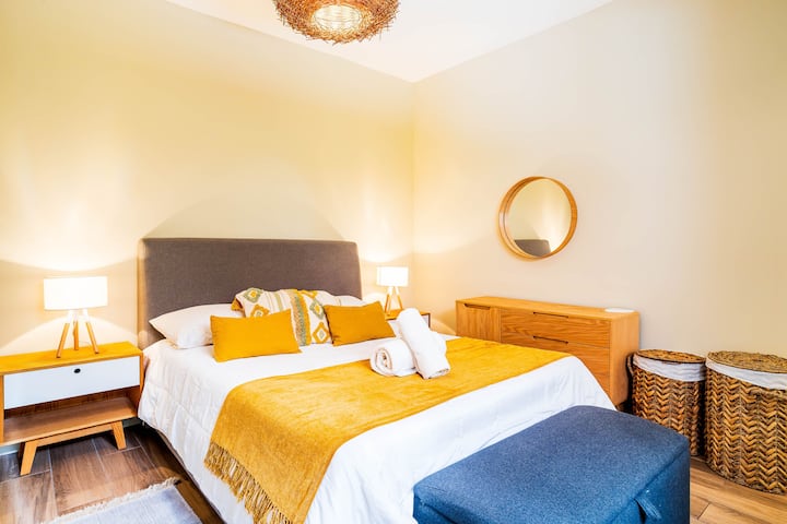 ห้องพักของเรามีผ้าปูที่นอนและผ้านวมที่ดีที่สุดและอร่อยที่สุดเพื่อเพลิดเพลินกับค่ำคืนที่ไม่เหมือนใคร