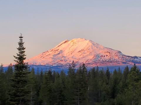 Mt Adams Trout Lake 3B 2ba Minutes to all outdoors