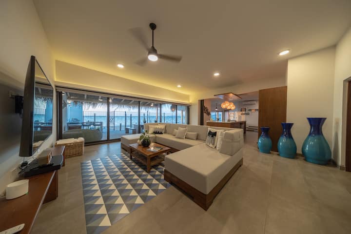Beachfront Villa With Heated Pool - La Paz