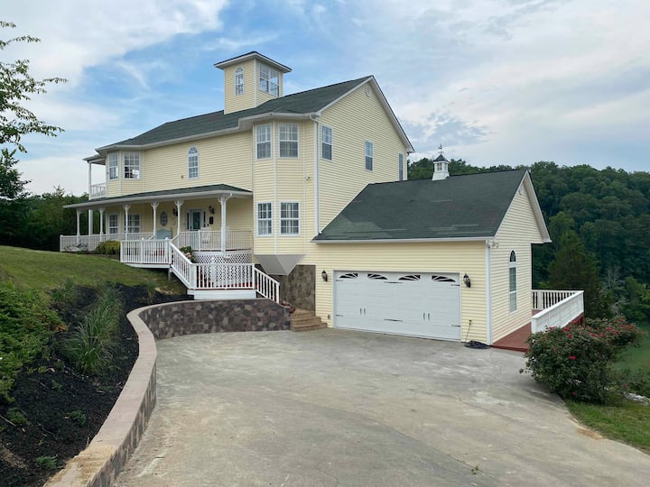 Douglas Lake Waterfront Estate Houses for Rent in Sevierville