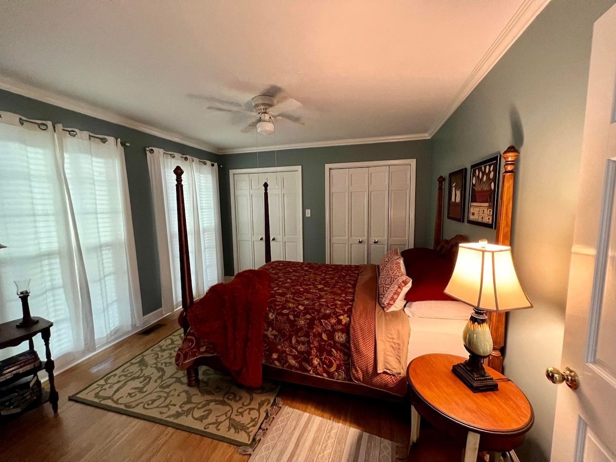 Sunset Cottage on Lay Lake Near Pursell Farms Houses for Rent in