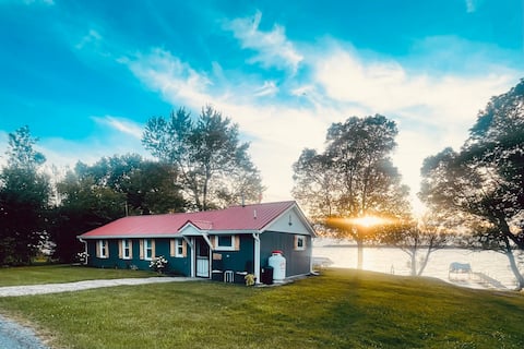 Lakehouse & Tiki Hut on Guffin Bay