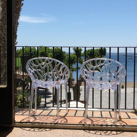 Charming spacious beachfront apartment gallery image 4