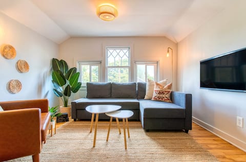 Top performing Airbnb: 2nd-floor apartment in Highlands in Highland