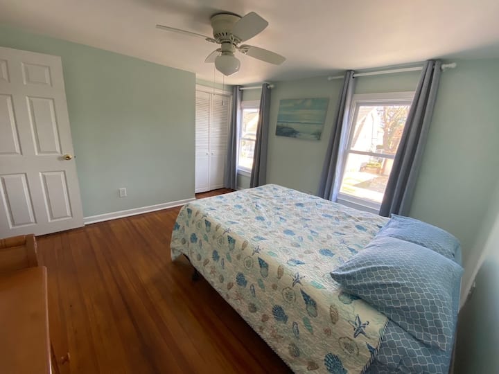 Საძინებელი #2 152 × 203 სმ ზომის საწოლით