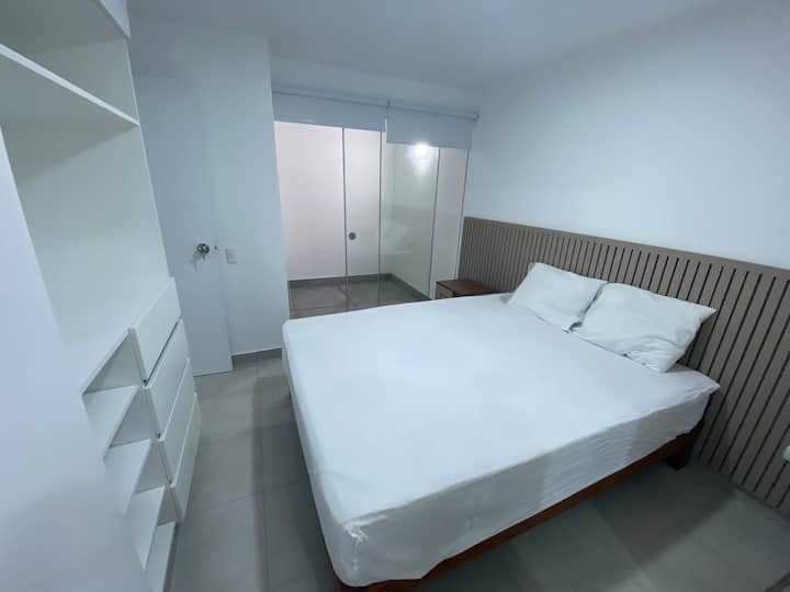 dhomë gjumi master me tarracë dhe dollap