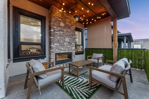 YVR/Theatre/AC/Custom Home/Luxe