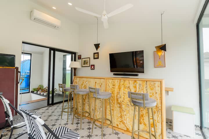 Living area image 6