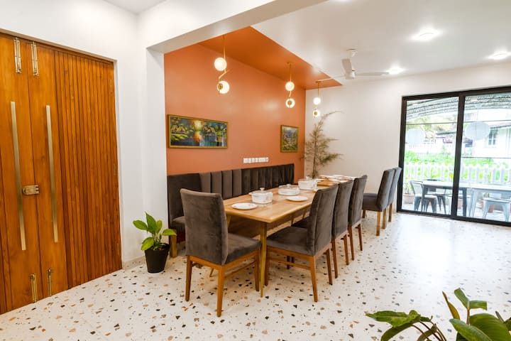 Dining area image 1