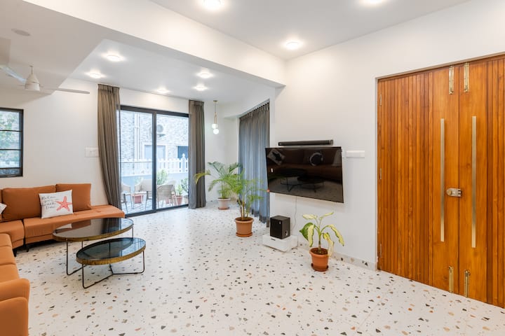 Living area image 7