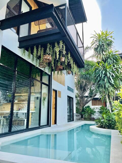 Greenwoods 3BR with pool | The Pad