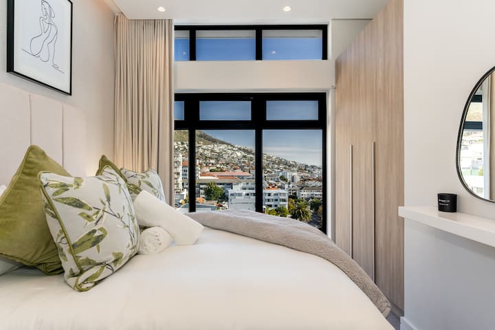 2 bed Sea Point Gem with Pool and incredible Views gallery image 2