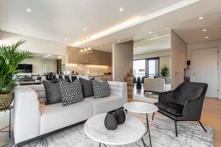 2 bed Sea Point Gem with Pool and incredible Views