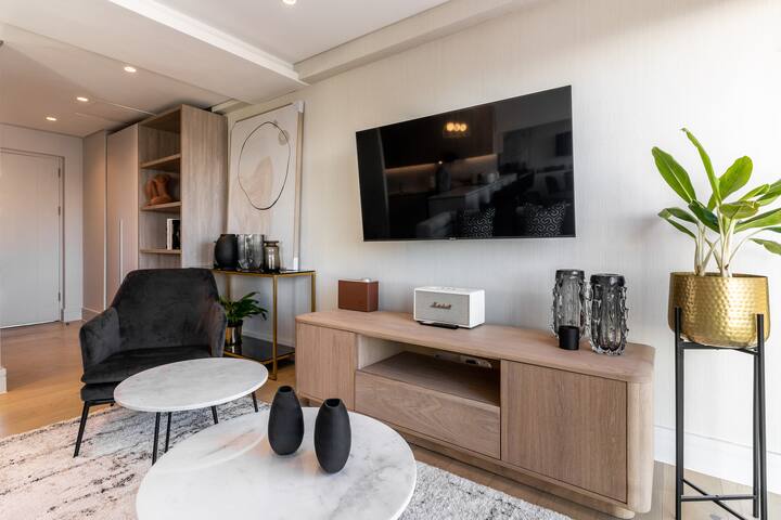 2 bed Sea Point Gem with Pool and incredible Views gallery image 4