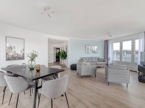 Wolfsburg Porschestr |3-Bedroom Suite with Terrace