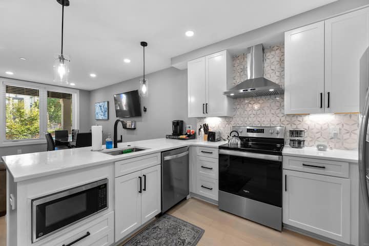 Tastefully Renovated+well Located+freeparking+h St - Washington, DC