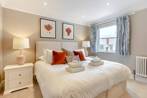 Mumbles house, parking, central, close to beach