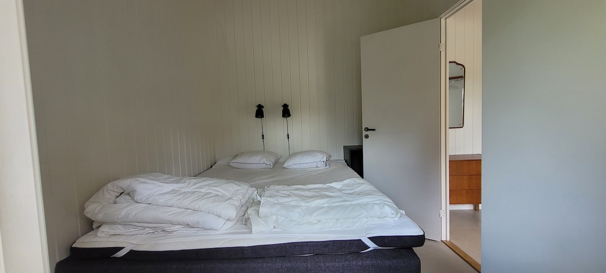 Slaapkamer 3. Continentaal bed 160x200.