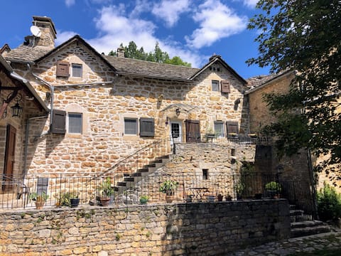 Mas Requiran Cave House