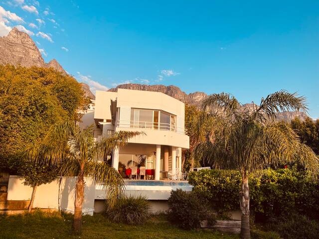 Spacious Villa in perfect location! gallery image 2