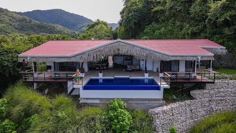 Beautiful 4 bedroom 3.5 bath villa w/ocean views