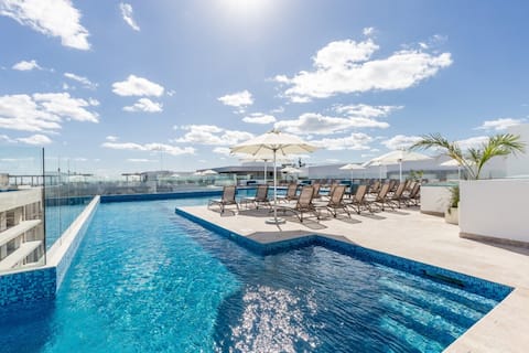 Popular Airbnb listing: Magnificent and central with 4 swimming pools, a gym and a balcony in Solidaridad