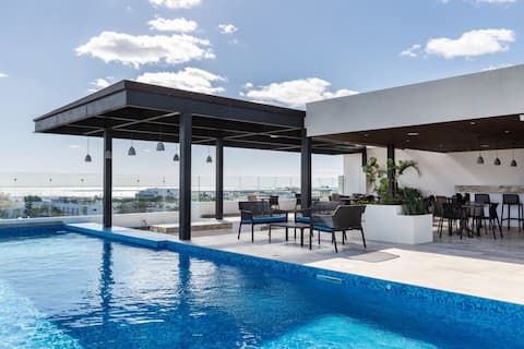 Popular Airbnb listing: Magnificent and central with 4 swimming pools, a gym and a balcony in Playa Del Carmen