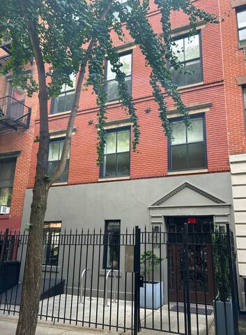 Village Loft-Like Full Floor Apt gallery image 2