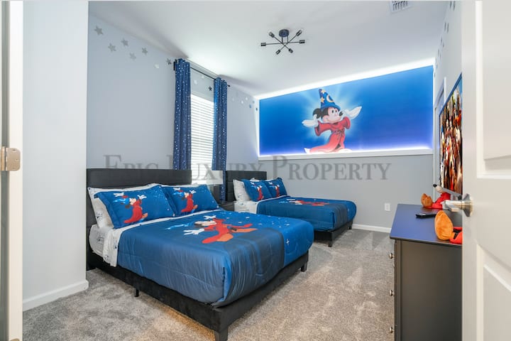 1-ლი ოთახი მიკი ჯადოქარი ოთახი 
2 ორადგილიანი საწოლი 