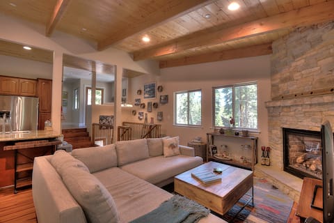 Top performing Airbnb: Palisades-Alpine Home w/ Hot Tub in Sunnyside Tahoe City