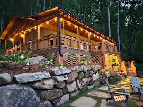 Secluded Bungalow near Lake Glenville with Sauna!