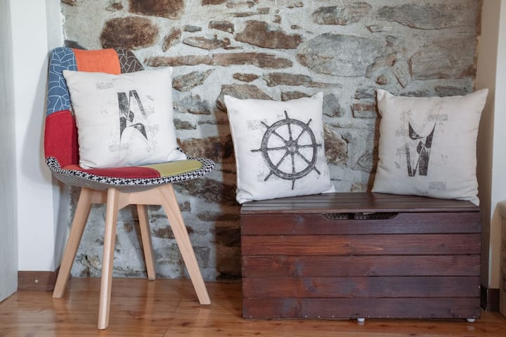 Jastëkë të veçantë nga Koleksioni i Mobiljeve të Liqenit të Komos