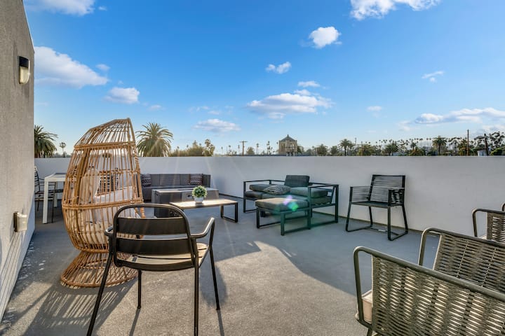 Luxe | Gated 5bdrm West Adams Home - Los Angeles, CA