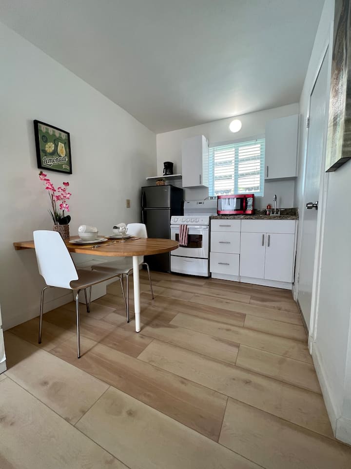 Double Apartment On The Beach. - Hollywood, FL