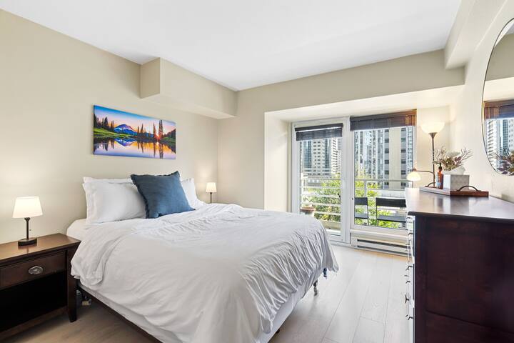 Pike Place Oasis gallery image 5