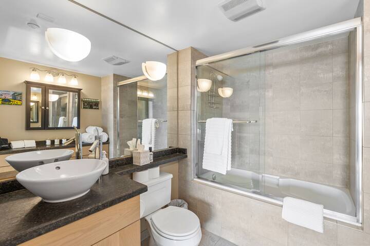 Pike Place Oasis gallery image 4