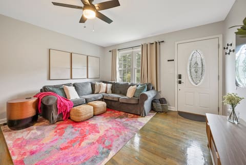 Successful Airbnb property: Downtown Cary-Ranch home-Lg backyard-Dog friendly in Cary