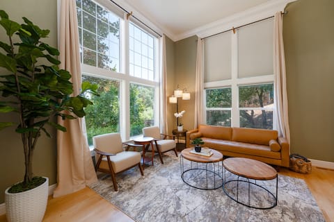 *Luxury Home walkable to Downtown