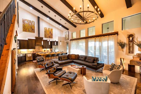 King Bed Huge Porch River Front Gruene TX Getaway!