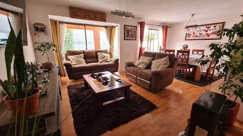 Popular Airbnb listing: Beautiful and Big House in La Florida in La Florida