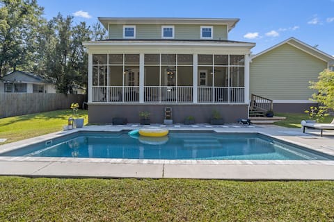 4BR/3.5BA w/POOL - walk to Downtown! Near Beach!