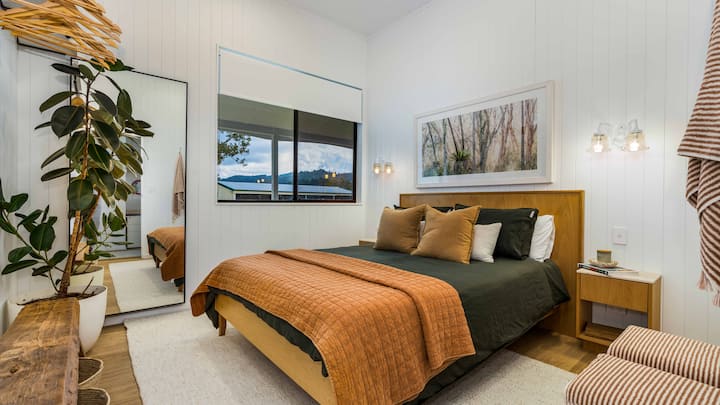 Bedroom 2 with Mountain views