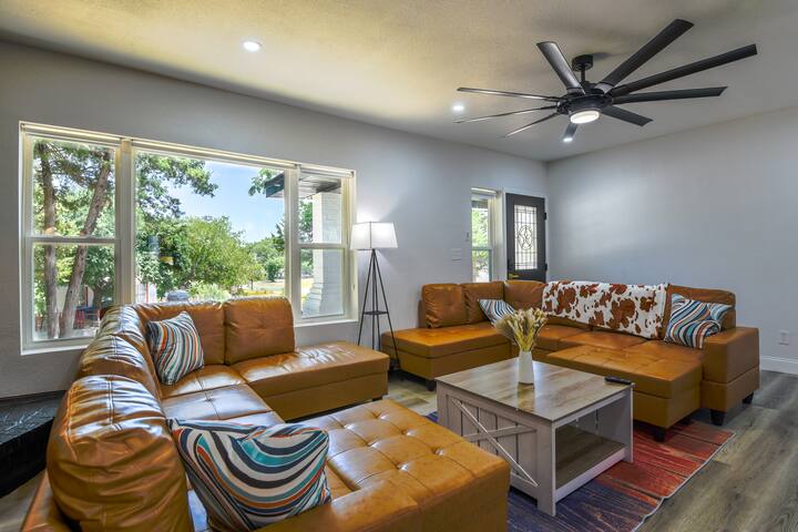 Jonair’s Stockyard House, Walk to Stockyards! gallery image 3