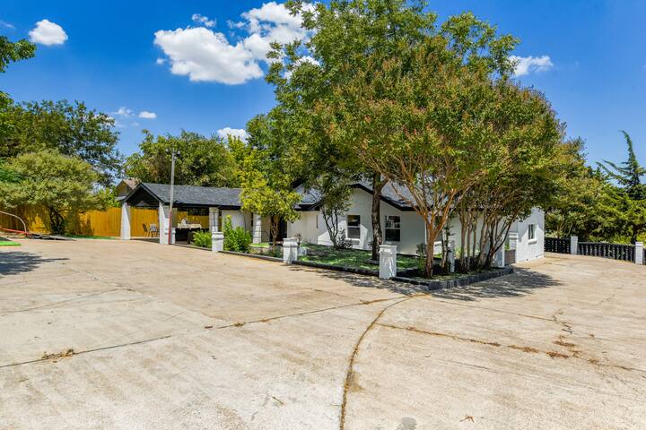 Jonair’s Stockyard House, Walk to Stockyards! gallery image 2