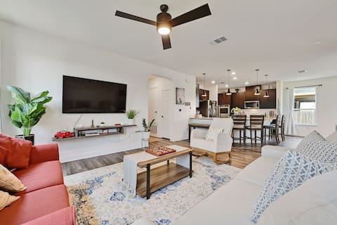 Popular Airbnb listing: Charming home w/EV Charger near COTA,Airport,Tesla in Del Valle East
