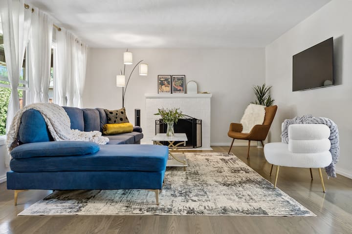 Perfect location!Traveler’s Dream Santana Row Lux!